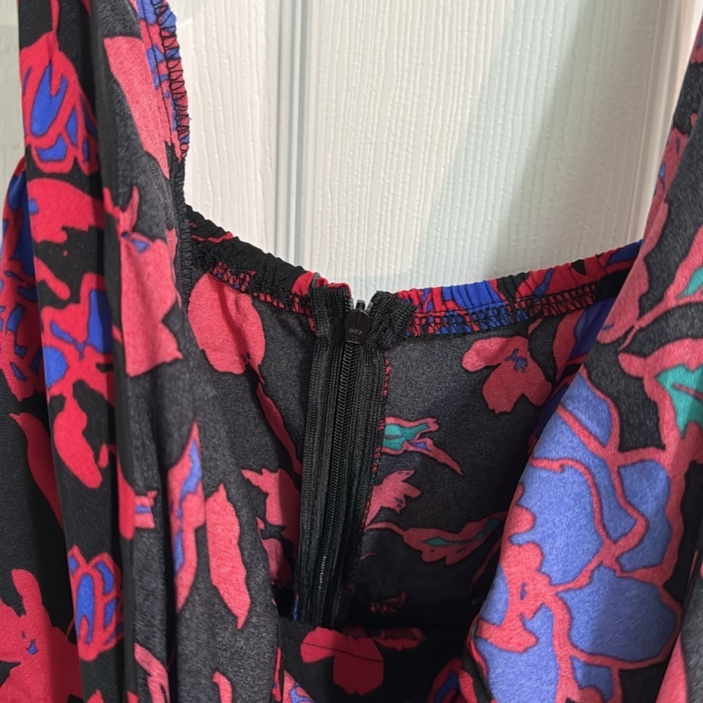 NWOT floral maxi - Picture 4 of 7